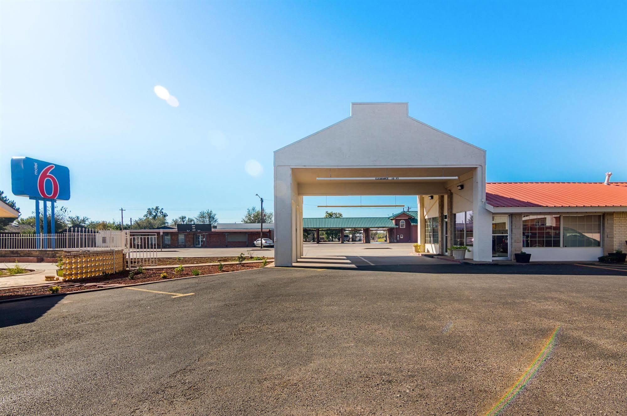 Hotel 6-childress, Tx 2*