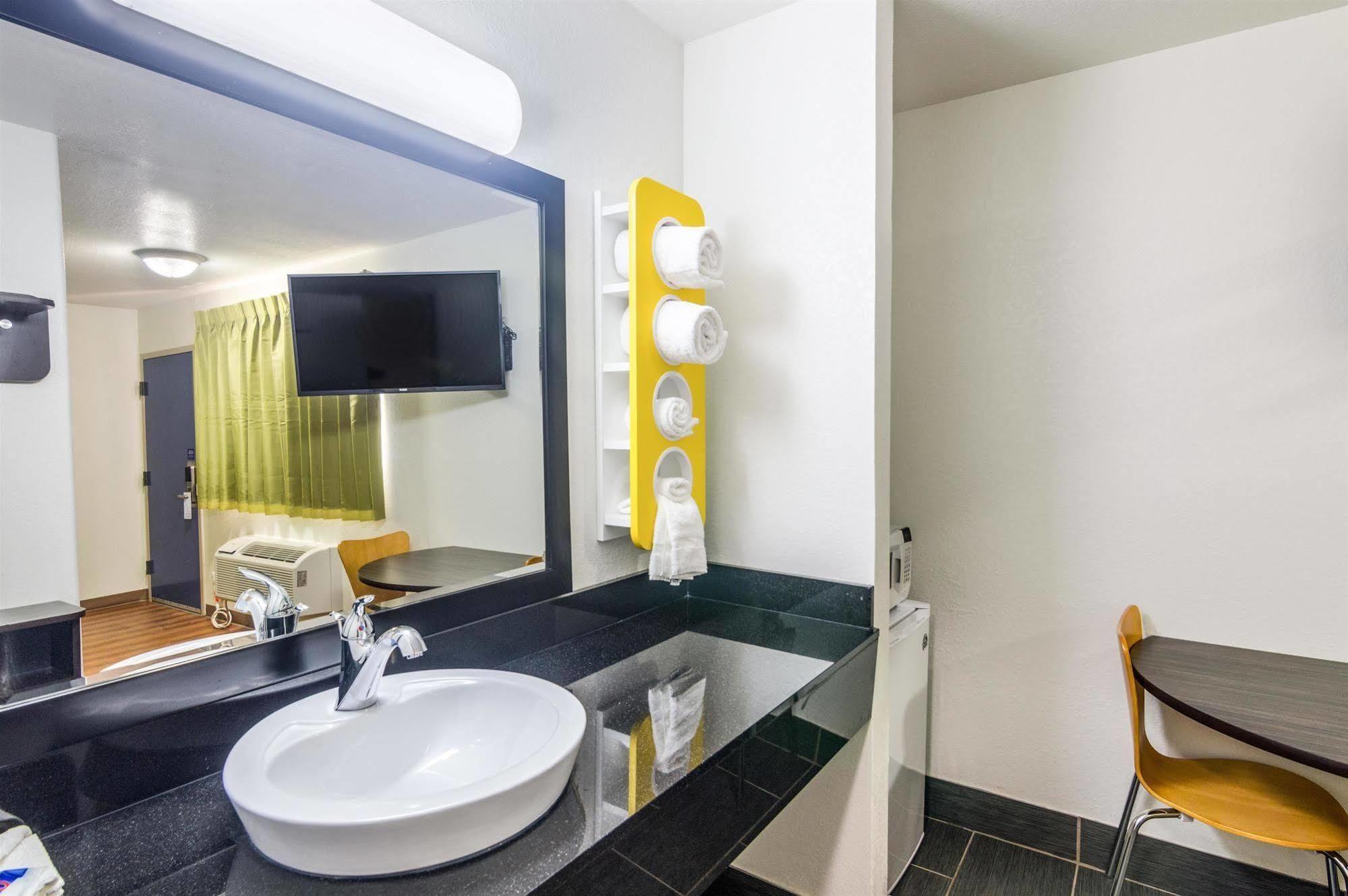 Hotel 6-childress, Tx 2*