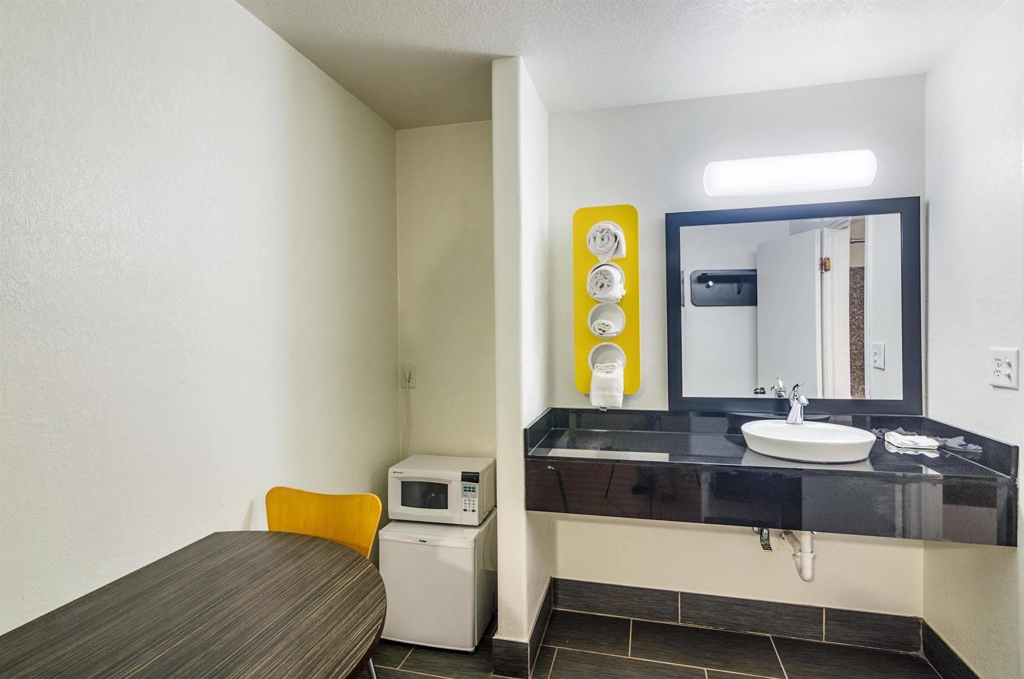Hotel 6-childress, Tx